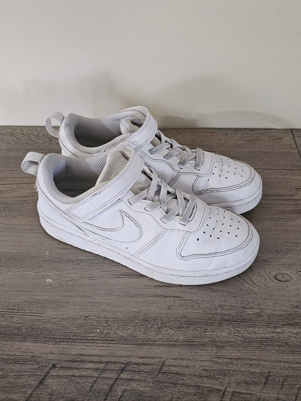Nike Court Borough Low Top White Sneakers Kids 2 Y